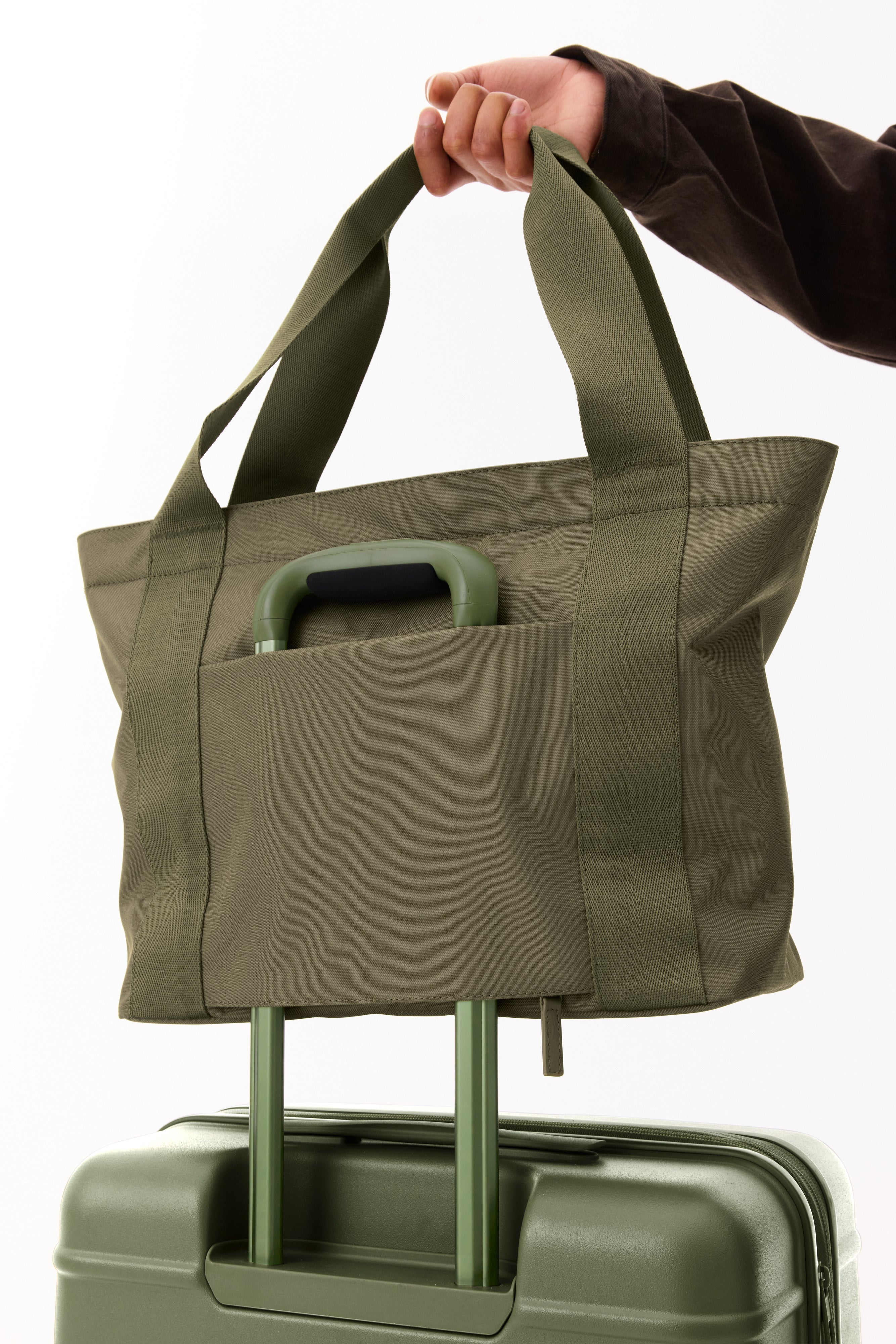 The B�ISics Tote in Olive