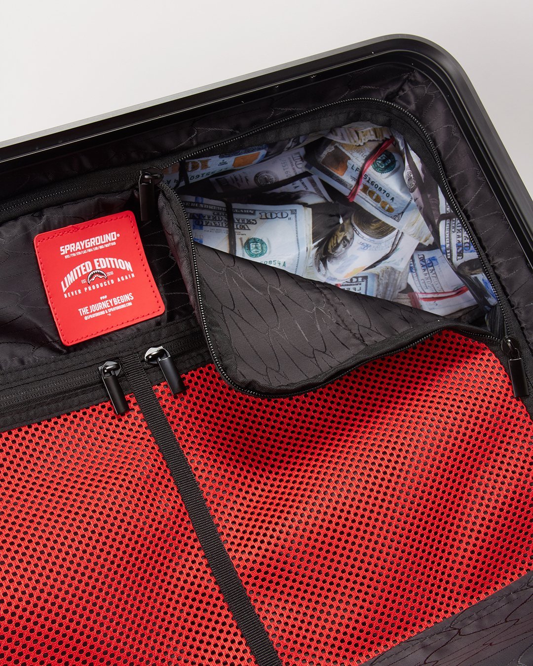 SHARKFLOWER 29.5? FULL-SIZE SHARKNAUTICS LUGGAGE
