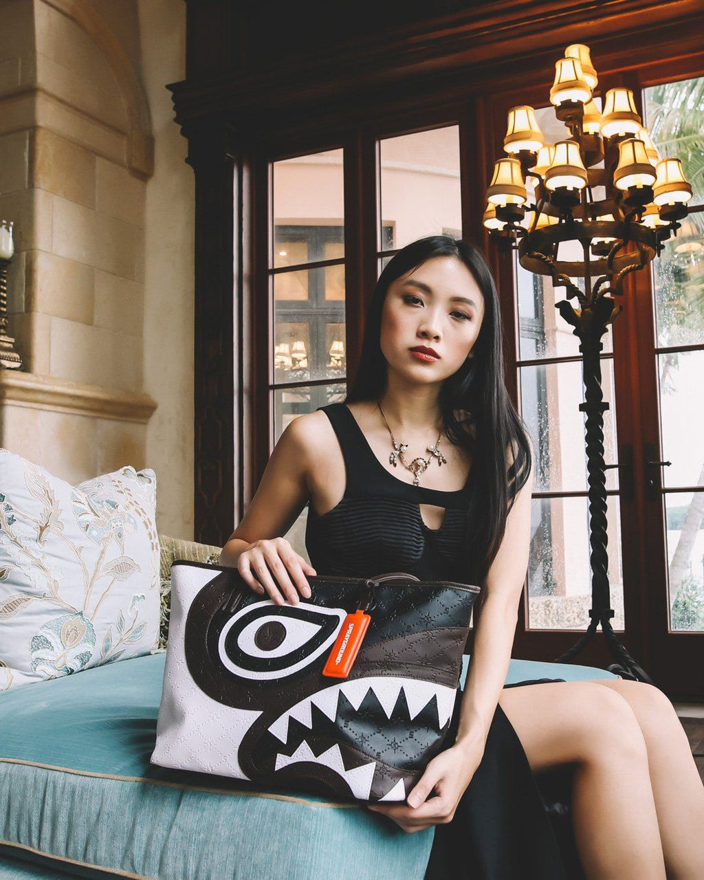 V.V.I.P. TOTE